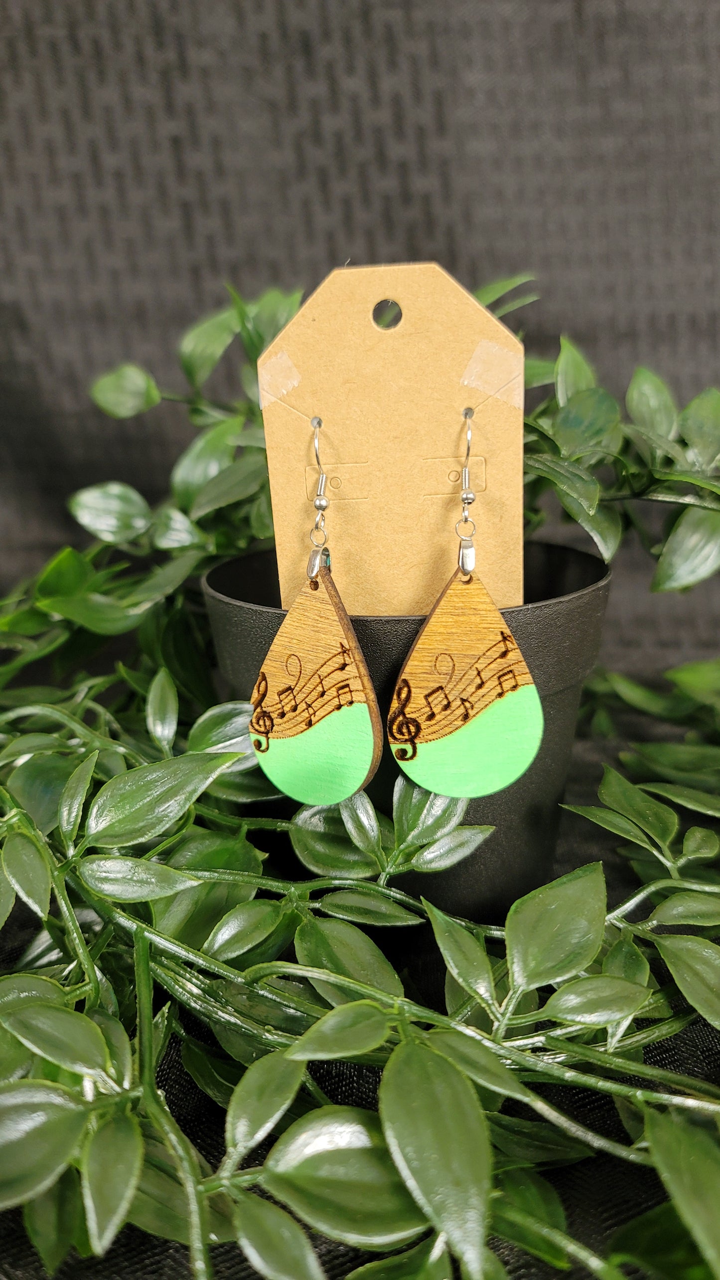 162205-Music Notes on Green