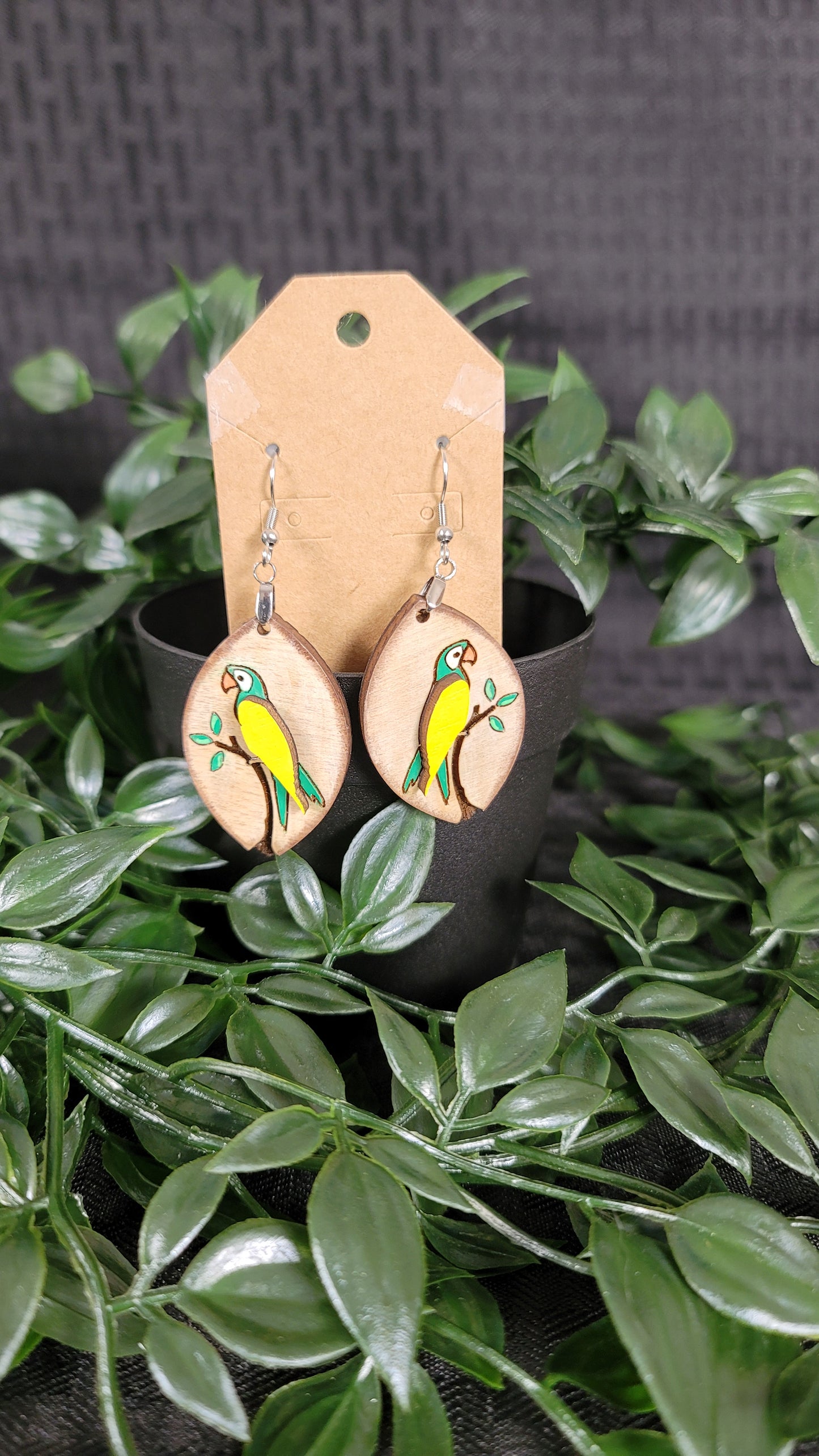 162219-Green Parrot Yellow Wings